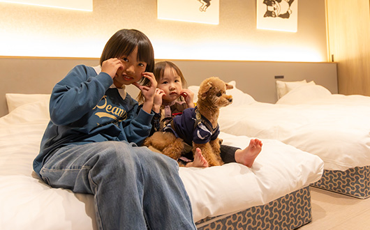 ワンちゃんとベッドで添い寝